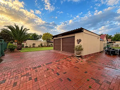 3 Bedroom House For Sale in Secunda - H8NZ.webp