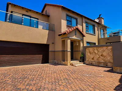 4 Bedroom Apartment To Rent in Centurion - ZNv4.webp