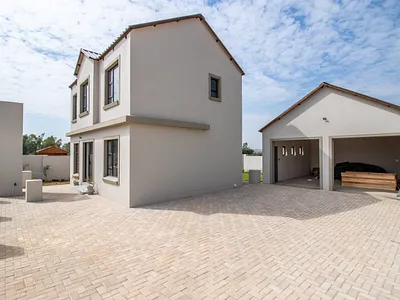 3 Bedroom Townhouse For Sale in Rayton - aSoY.webp