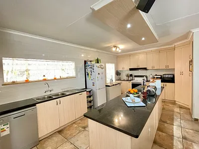 4 Bedroom House For Sale in Secunda - MQfl.webp