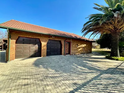 4 Bedroom House For Sale in Secunda - wuqi.webp