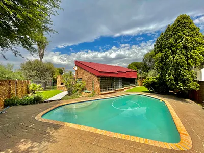 4 Bedroom House For Sale in Secunda - sXQw.webp