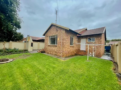 2 Bedroom Townhouse For Sale in Secunda - 91cV.webp