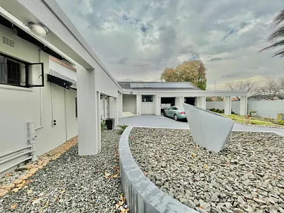 4 Bedroom House For Sale in Secunda - edDT.webp