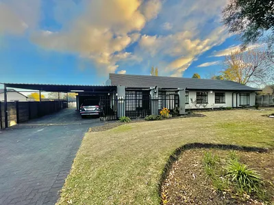 4 Bedroom House For Sale in Secunda - CGYb.webp