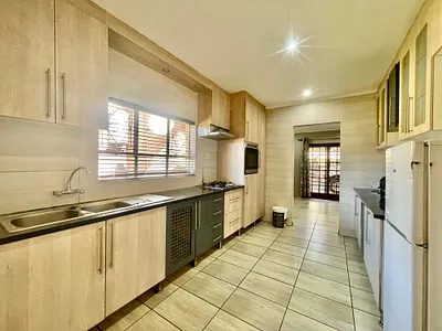 5 Bedroom House For Sale in Secunda - AOdR.webp