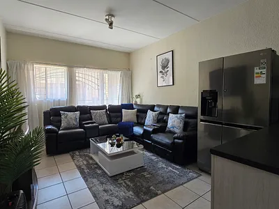 2 Bedroom Apartment For Sale in Midrand - t7hv.webp