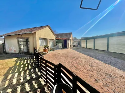 3 Bedroom House For Sale in Secunda - Bro5.webp
