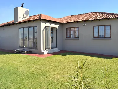 3 Bedroom Townhouse For Sale in Centurion - 5AfO.webp