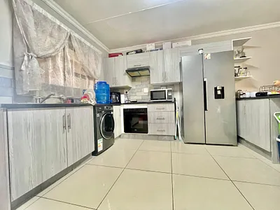 2 Bedroom Apartment For Sale in Secunda - 95G8.webp