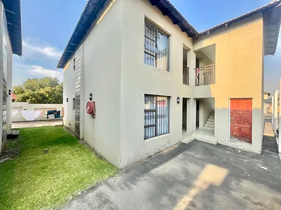 2 Bedroom Apartment For Sale in Secunda - 9Aqz.webp