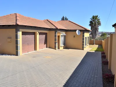 3 Bedroom Townhouse For Sale in Centurion - hele.webp