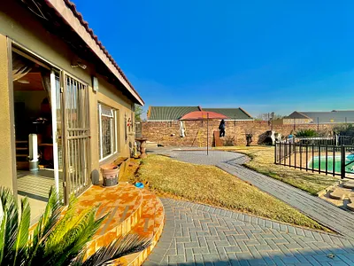 4 Bedroom House For Sale in Secunda - IGVv.webp