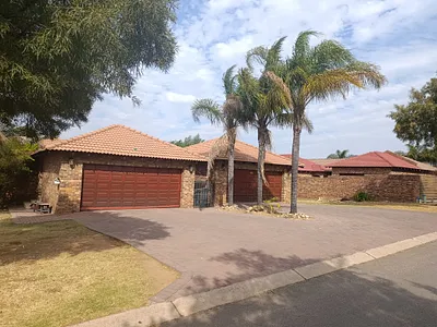 3 Bedroom Townhouse For Sale in Centurion - BM8g.webp