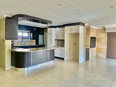 4 Bedroom House For Sale in Secunda - J57u.webp