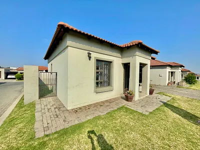 2 Bedroom House For Sale in Secunda - fw52.webp