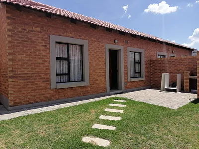 3 Bedroom Townhouse For Sale in Secunda - img