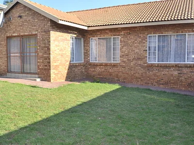 3 Bedroom Townhouse For Sale in Centurion - EoWv.webp