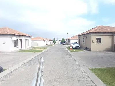 2 Bedroom Townhouse To Rent in Secunda - QsDv.webp