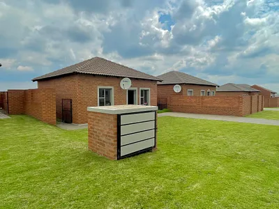 2 Bedroom Apartment For Sale in Secunda - O1Lq.webp