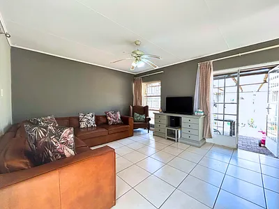 3 Bedroom Townhouse For Sale in Centurion - yHYl.webp