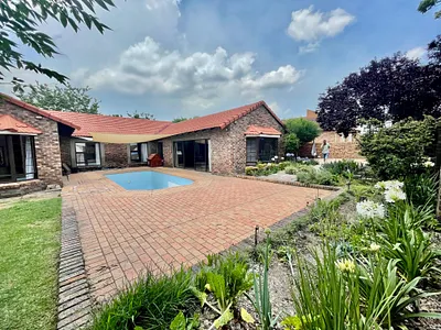 4 Bedroom House For Sale in Secunda - 1JdS.webp