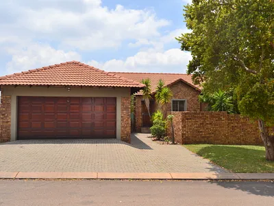3 Bedroom Townhouse For Sale in Centurion - Q16B.webp