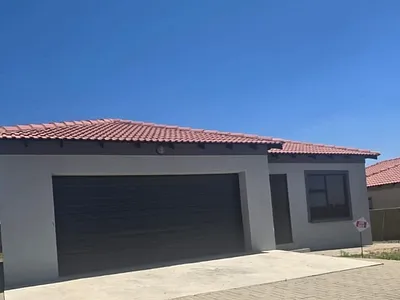 3 Bedroom House For Sale in Secunda - jrxq.webp
