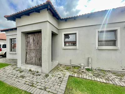 3 Bedroom Townhouse For Sale in Secunda - fnsU.webp