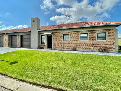 2 Bedroom Townhouse For Sale in Secunda - TQ3m.webp