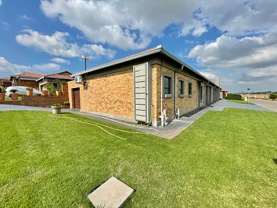 2 Bedroom House For Sale in Secunda - Pc0U.webp