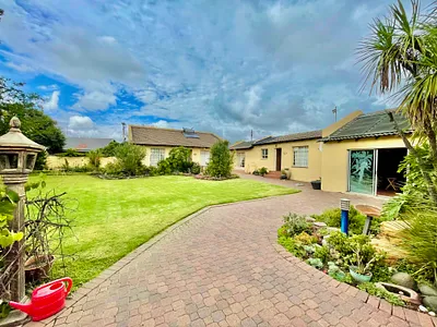 5 Bedroom House For Sale in Secunda - PNQr.webp