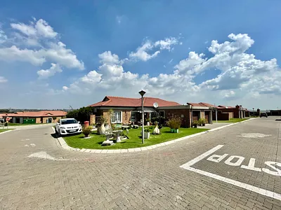 2 Bedroom Townhouse For Sale in Secunda - LQgE.webp