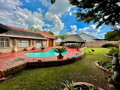 4 Bedroom House For Sale in Secunda - GgGq.webp