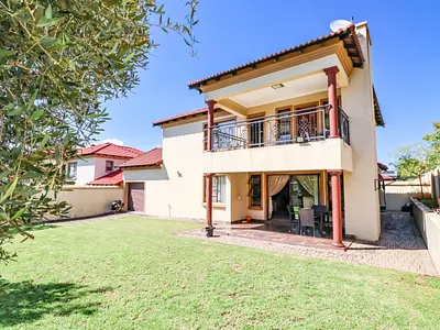 4 Bedroom Townhouse For Sale in Centurion - 6E9B.webp