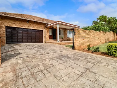 3 Bedroom Townhouse For Sale in Centurion - img