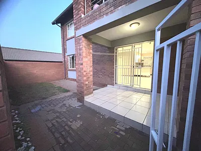2 Bedroom Townhouse To Rent in Centurion - img