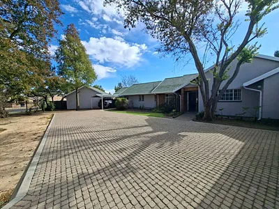 4 Bedroom House For Sale in Secunda - cvuZ.webp