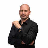 Arnold Van Zyl - k6jQ.webp