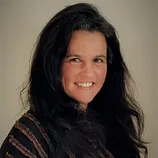 Desi Stefanova - MoCq.webp