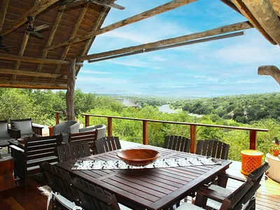 4 Bedroom House For Sale in Lissataba Private Nature Reserve, Hoedspruit - ZJLg.webp