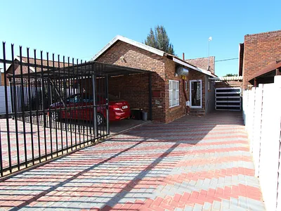 3 Bedroom House For Sale in Modimolle - eo1M.webp