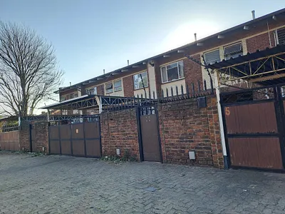 2 Bedroom Apartment For Sale in Brakpan - u60N.webp