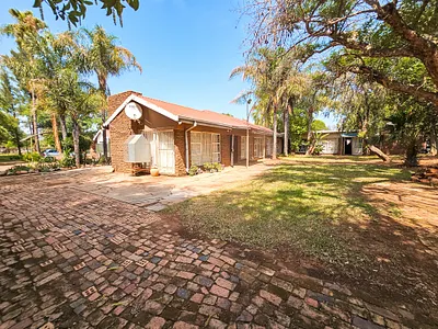 5 Bedroom House For Sale in Pretoria - TsLC.webp
