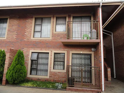 2 Bedroom Apartment For Sale in Potchefstroom - jgaQ.webp