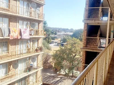 2 Bedroom Apartment For Sale in Pretoria - 0vUQ.webp