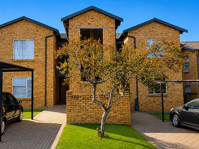 2 Bedroom Apartment For Sale in Roodepoort - img