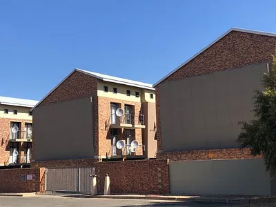 1 Bedroom Apartment For Sale in Potchefstroom - SrJE.webp