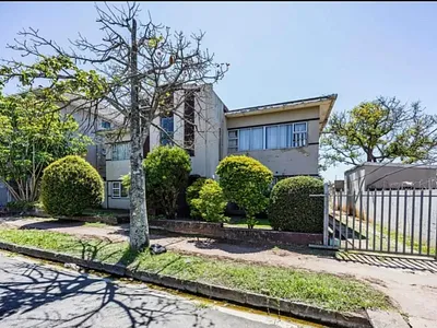 3 Bedroom Apartment For Sale in East London - img