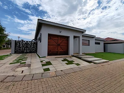 2 Bedroom House For Sale in Potchefstroom - img